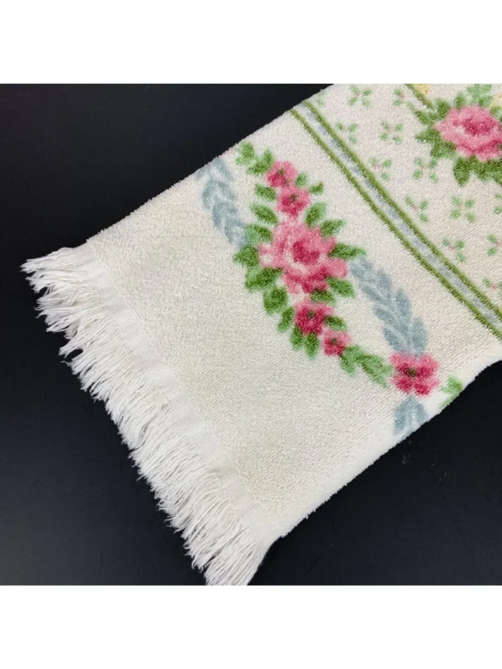 Vintage Tastemaker Floral Towel Pink Floral Roses Fringed Cotton Bathroom Decor